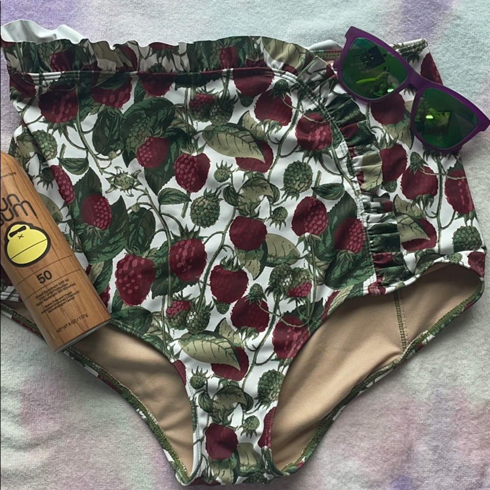 Kortni Jeanne cascade Raspberry bottoms EUC